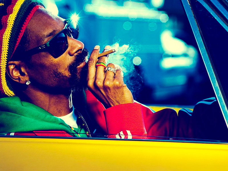Снуп Дог курит за рулем Курение за рулём в Нидерландах